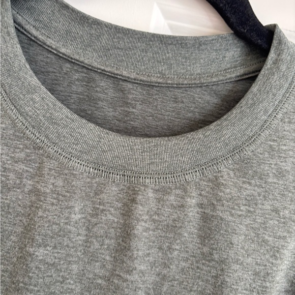 Vuori Energy Sleeveless Tank Top, Heathered Green. Women’s Large - Picture 3 of 5